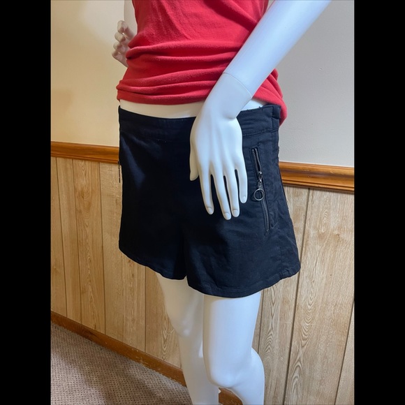 HotTopic Blackheart Shorts - Picture 2 of 3
